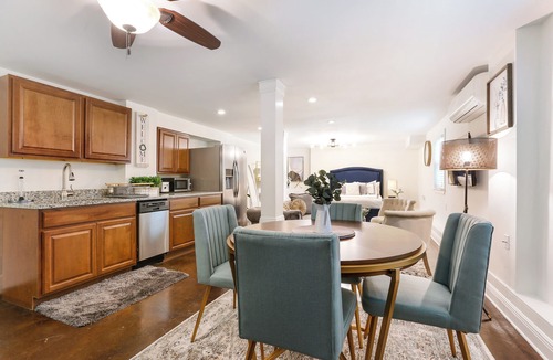 Leonidas Apartment | Luxury Couples Studio WALK TO STREETCAR! & 3.5Miles to Bourbon St & Downtown
