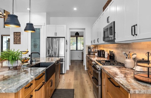 Lakeside House | Luxury Lakeside Retreat w/Panoramic Flathead View