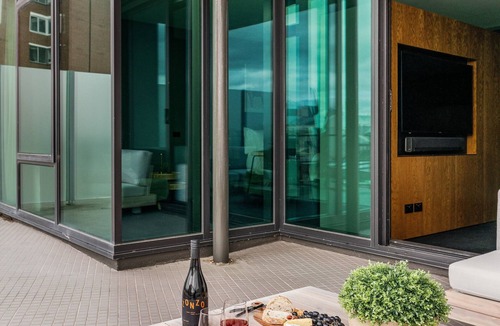 St Kilda Apartment | LUXURY LIVING - ICONIC ST KILDA BEACH LOCATION * ONE MONTH SHORT STAYS *