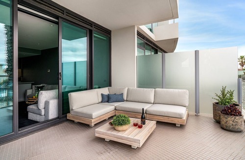 St Kilda Apartment | LUXURY LIVING - ICONIC ST KILDA BEACH LOCATION * ONE MONTH SHORT STAYS *