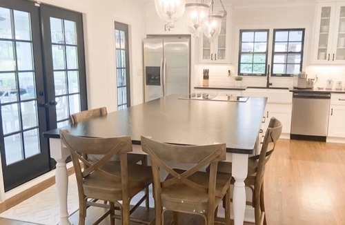 Charlotte House | Luxury SouthPark Villa 3BR Spa Tub Chef’s Kitchen Near Dining & Uptown