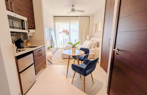 El Tezal Apartment | Luxury Studio in Cabo San Lucas! Great Location, Pool, Gym & Paddle Court Access