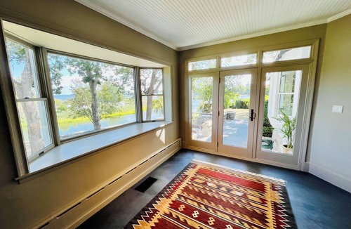 East Rutherford House | Luxury Waterfront Estate · Sleeps 18 · 45-Min Drive to FIFA World Cup Stadium