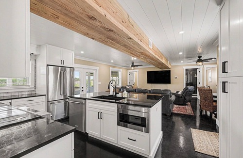 Poinsett Acres House | Luxury Waterfront Retreat, Fishing, Rocket Launch Views, Near Cruises