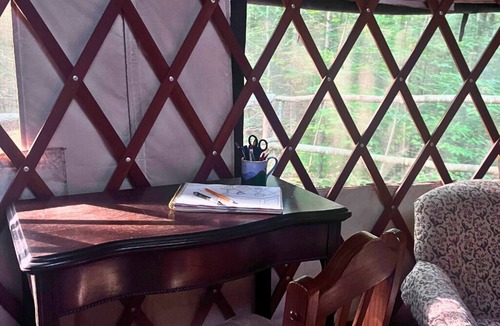 Williamsburg Cabin | Magical yurt in the woods, full kitchen! Haydenville, Massechusettes