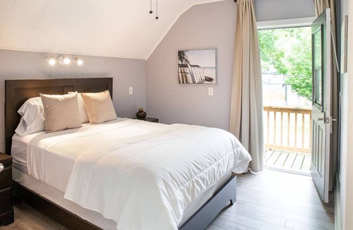 Port Dover House | Main Street Family Retreat, Walking Distance to Beach & Downtown. Pet Friendly!