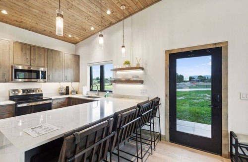 Hamilton Cabin | Mara Luxury Cabins- Pine