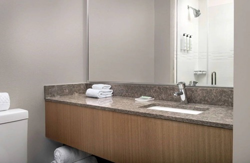 Queens Hotel | Marriott Queens | 2 Queen Suite | Free hot breakfast, 24hr gym | 2 Units