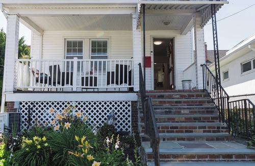 Southeast Yonkers House | Marvelous 4-bedroom house in Woodlawn Heights, family friendly.