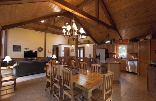 The Galena Territory House | Marvelous Home Away From Home, 4 + 5 Bdr Nxt Dr - Lrg Group Gathering -With Hot Tubs
