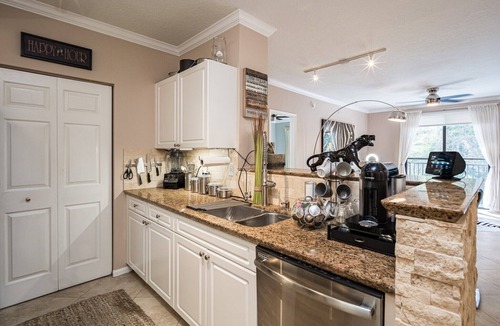 Downtown West Palm Beach Condo | May specials! walking distance to EVERYTHING in downtown West Palm Beach.