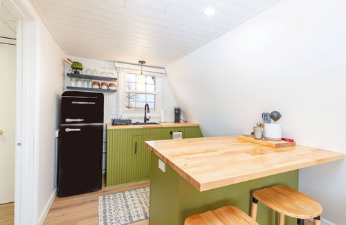 Elizabeth Cabin | 🏠 Mid-Century A-Frame Near Galena | Stargaze | Couples Retreat | 1 Bed/1 Bath