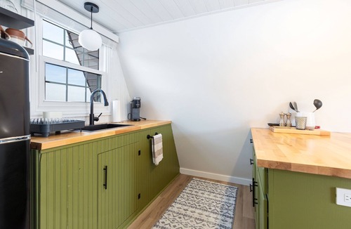 Elizabeth Cabin | 🏠 Mid-Century A-Frame Near Galena | Stargaze | Couples Retreat | 1 Bed/1 Bath
