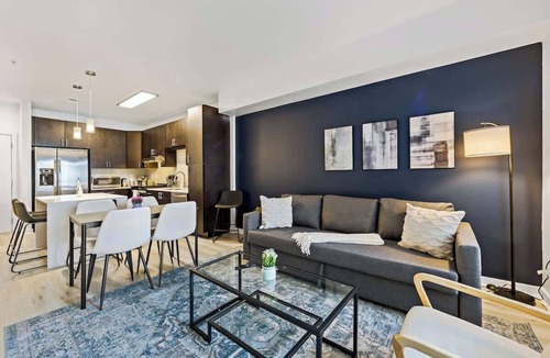 Cherry Apartment | Midtown Gem Steps to Uptown & Queens University!