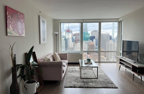 Midtown Apartment | Million Dollar View, 1-bedroom apartment in charming New York with AC near MSG
