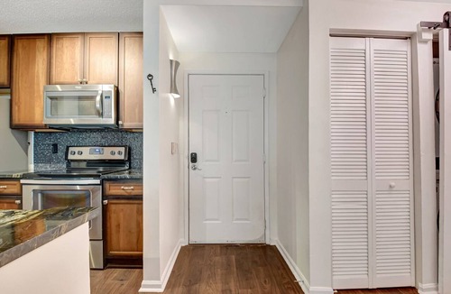 Downtown West Palm Beach Condo | Modern 1-Bedroom Condo w/Gym, Pool & Covered Parking in Downtown WPB