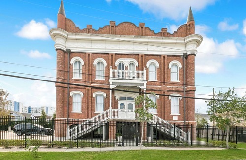 Tulane - Gravier Apartment | Modern 1BR in Historic Schoolhouse | Gated Parking | Near Superdome