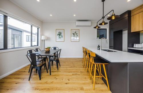 Torbay House | Modern 4BR Coastal Stay, Sea Views & Walk to Beach