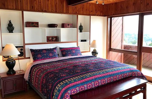 Waiatarua Cabin | Modern Bed and Breakfast in Tropical Setting near Lion Rock on North Island