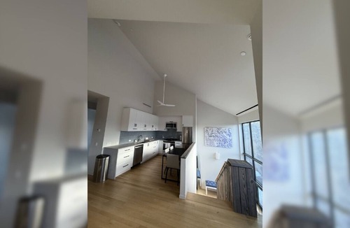 Bridgehampton Apartment | Modern Bridgehampton 2BR & 2BA Loft TVs Laundry AC