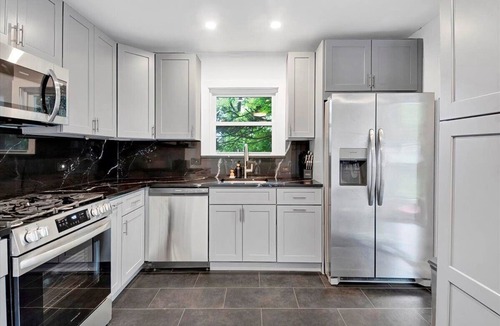 Southeast Yonkers Apartment | Modern Comfort in the Heart of NYC