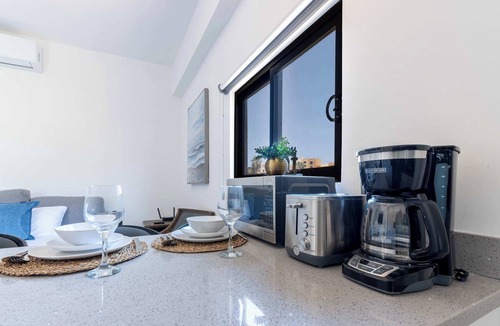 Centro Apartment | Modern Condo in Vista Pedregal | Walk to Marina & Downtown Cabo