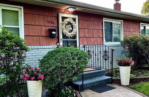 Lakeview House | Modern, cozy home -15 mins away from the airport, Entire FIRST floor of home.