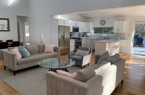 Village of East Hampton House | Modern Home on1.4 acres. 5 min to village