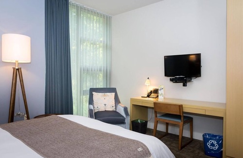 Ossining Hotel | Modern Hudson Valley Escape with Cozy Elegant Rooms