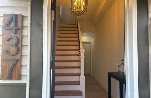 Communipaw Apartment | Modern Luxury 3BR Near NYC & Newark Airport
