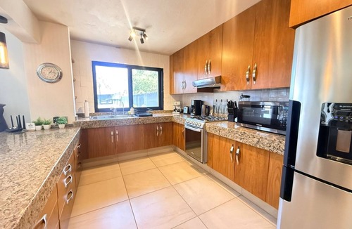 San Antonio Tlayacapan House | Modern Ajijic 1 Bdrm Home-Walk To Everything -Gym-Pickleball Court-Golf Cart