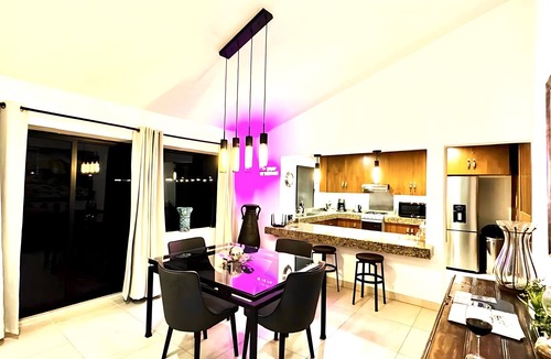 San Antonio Tlayacapan House | Modern 2 Bed Retreat-Great Location-Patio-Gym-Pickleball Court-Golf Cart-Scooter
