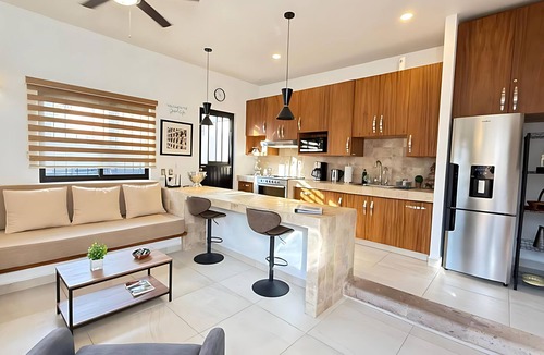 San Antonio Tlayacapan House | Modern 3-Bedroom Retreat in Ajijic-Walk To Everything-Gym-Pickleball-Golf Cart