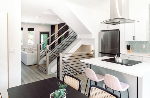 Charlotte House | Modern Private 3BR w/ensuites & Garage in Charlotte mins from Airport & Uptown