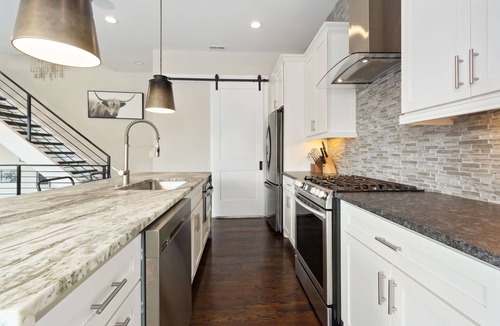 Third Ward House | Modern Rooftop Oasis, Gym, EV Charger with Skyline Views in Uptown Charlotte