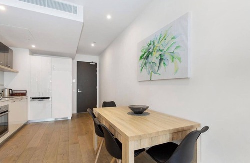 Sandringham Apartment | Modern Sandy Hill Resort Apartment with Pool & Parking