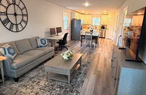 Hickory Apartment | Modern Spacious Stay, Fast Wi-Fi + Workspace