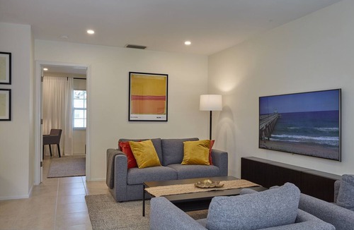 Deerfield Beach Apartment | Modern & Spacious Luxury Apartment – Steps to the Beach