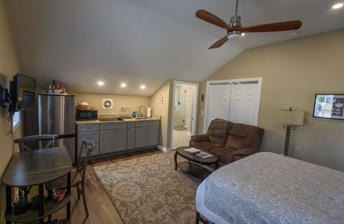 Wakefield-Peacedale Apartment | Modern Studio Apt - 10 min to Narragansett Beach/URI