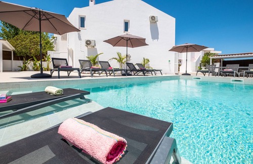 Montechoro Villa | Modern villa w/heatable pool & BBQ, Albufeira