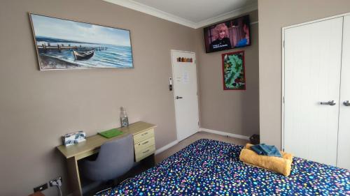 Forrest Hill House | Monique's AirCon Rm Prvt BthRm TV
