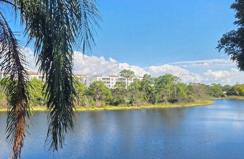 Bonita Shores Condo | Naples/Bonita Springs/Bonita Shores - 5 mins to the beach, with lake view!