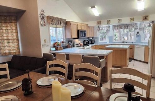 Big Bear City House | Near Lake with Hot tubs, Game Room & 06Cars Park Space