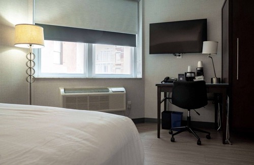 Williamsburg Hotel | Near One World Trade Center + Free Wi-Fi