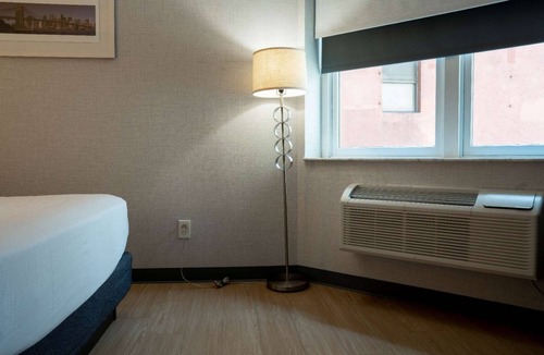 Williamsburg Hotel | Near One World Trade Center + Free Wi-Fi