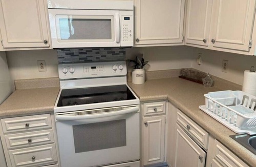 Charlotte House | Near Uptown Charlotte | 4BR Sleeps 9 | King Suite + Yard