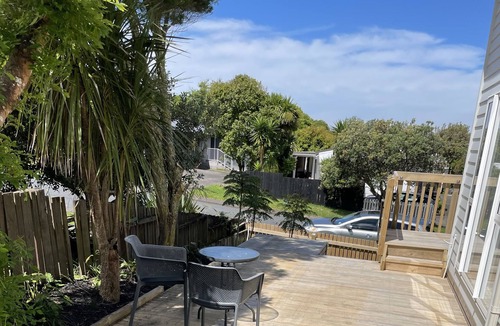 Red Beach House | New 2 bedroom house 900m from beach