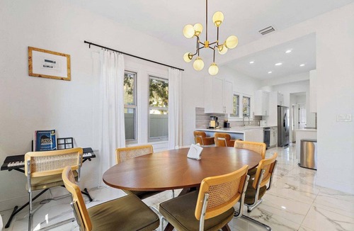 Southside House | New & Clean, Great West Palm Beach Location