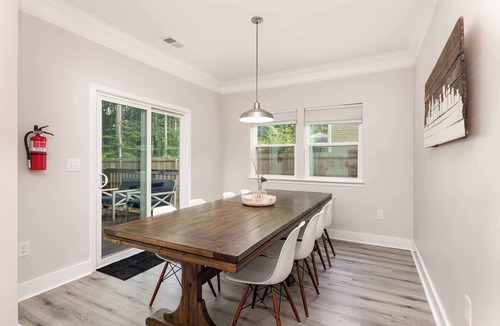Paw Creek House | New Listing! Sleeps 11~Hot Tub~Fenced In Backyard