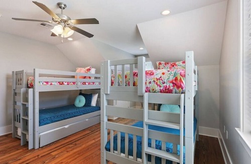 Faubourg Lafayette House | New Modern Home | Walk to Streetcar | Sleeps 10!